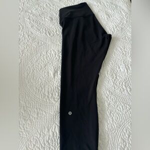 Lululemon wonder under 21”. EUC, size 12.